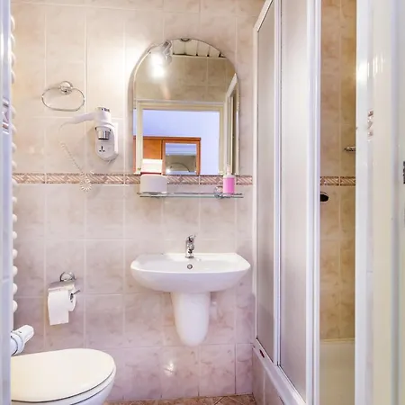 威拉怡东酒店 3*